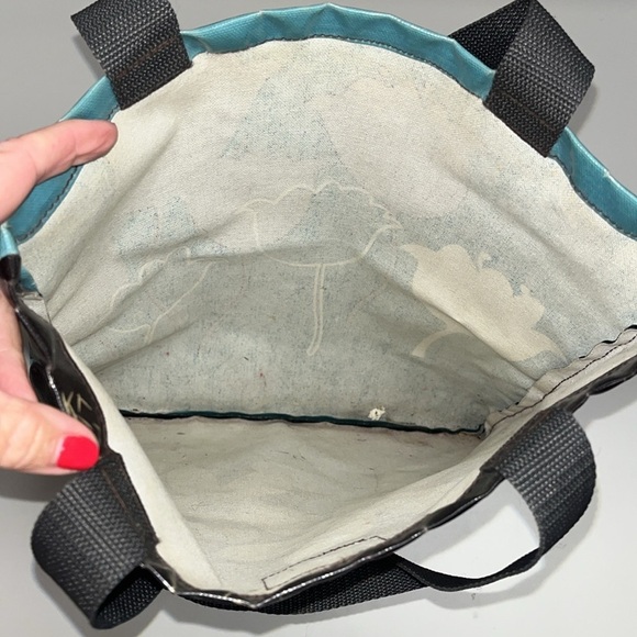 Modella plastic coated heavy fabric tote bag / brown and blue florals - Picture 8 of 8